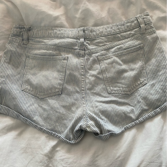 100% Cotton Stripped Blue and White Shorts - Size 30 - Picture 2 of 8